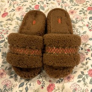 Ugg slides size 9
